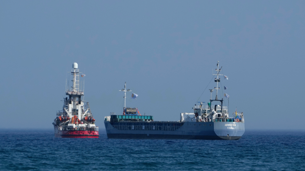 Πλοία με ανθρωπιστική βοήθεια αποπλέουν από τη Λάρνακα για τη Γάζα